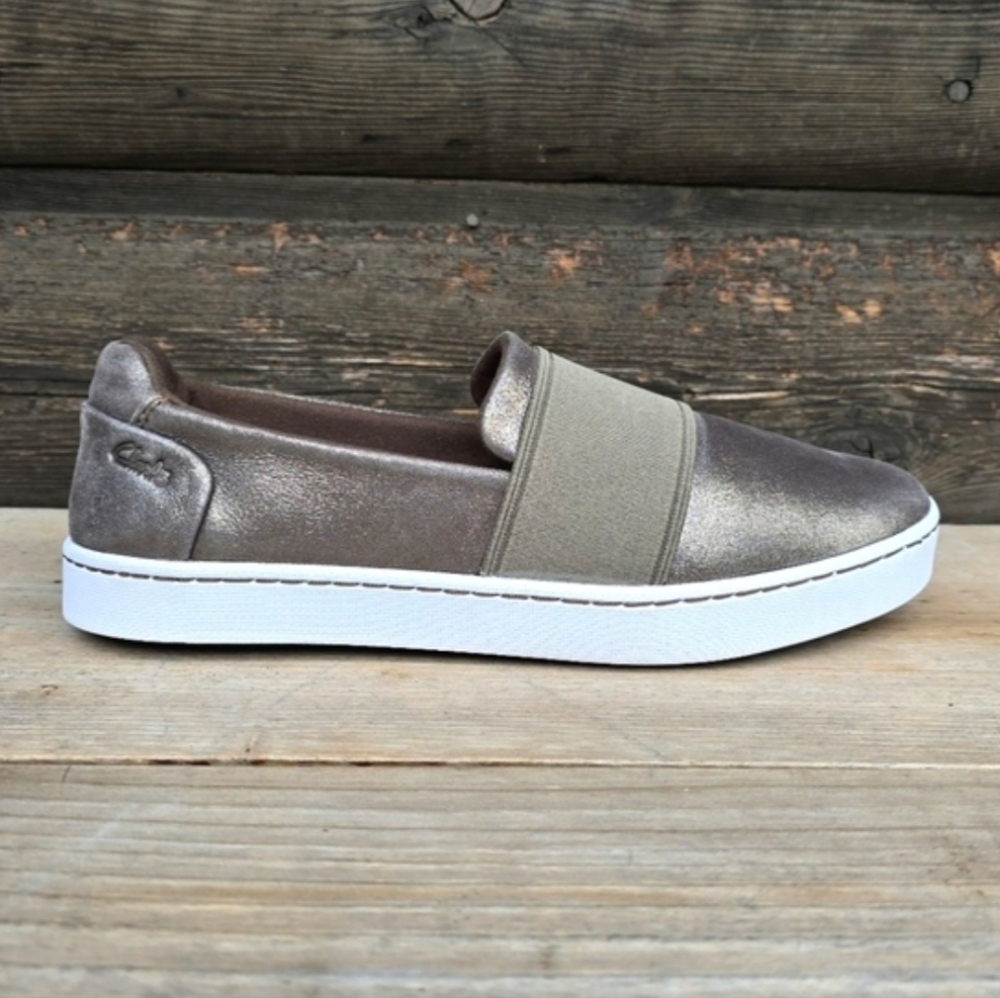 Clarks NEW Pawley Wes Y2K Athleisure Minimalist Metallic Comfort Sneaker 10M